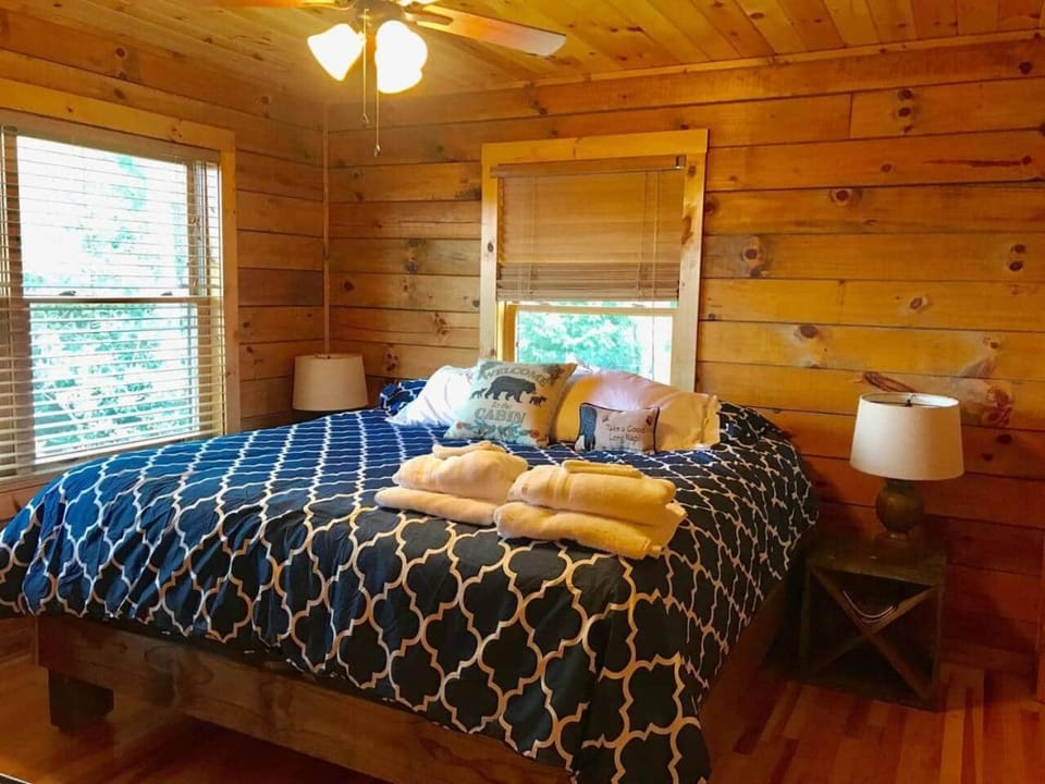 Eagles Nest 2 BR Cabin - Close to Beech Mtn Cabin in Beech Mountain