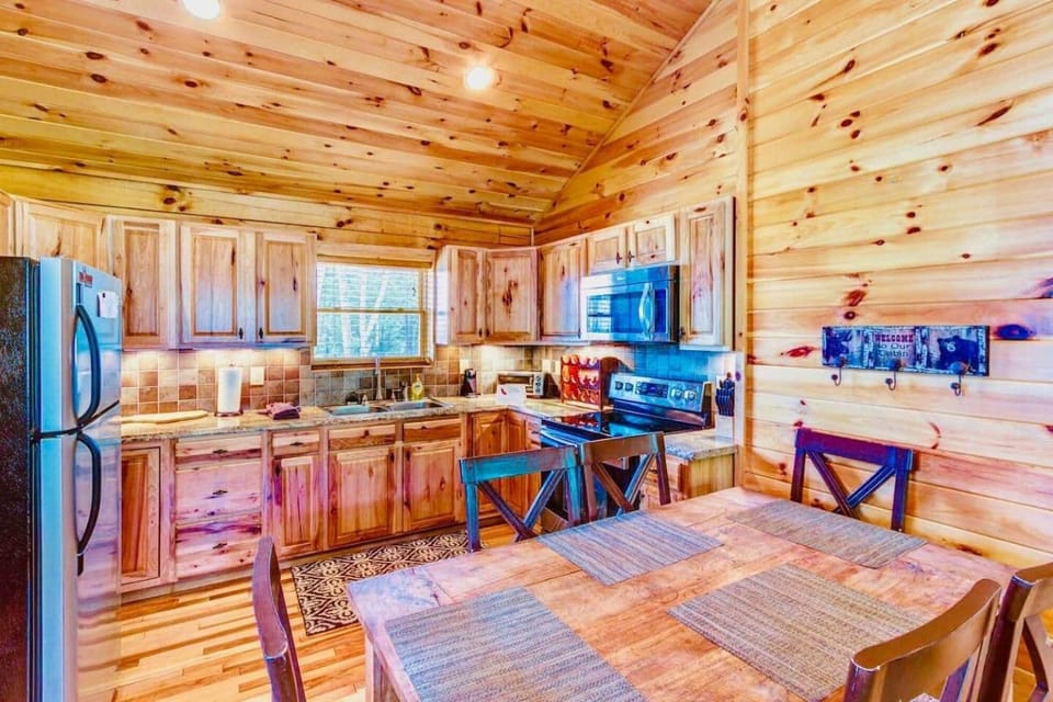 Eagles Nest 2 BR Cabin - Close to Beech Mtn Cabin in Beech Mountain