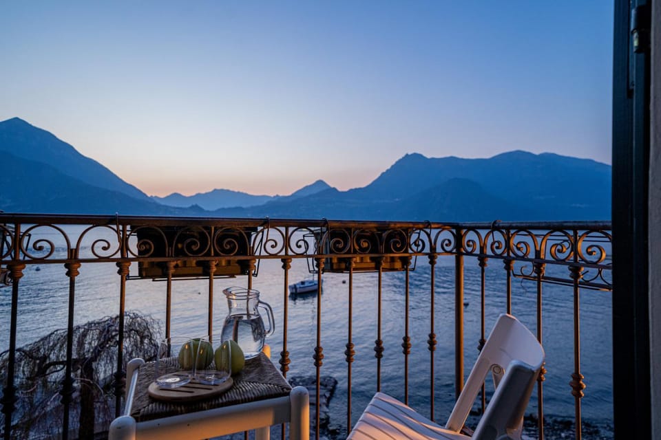 View (from property/room), Balcony/Terrace, Lake view