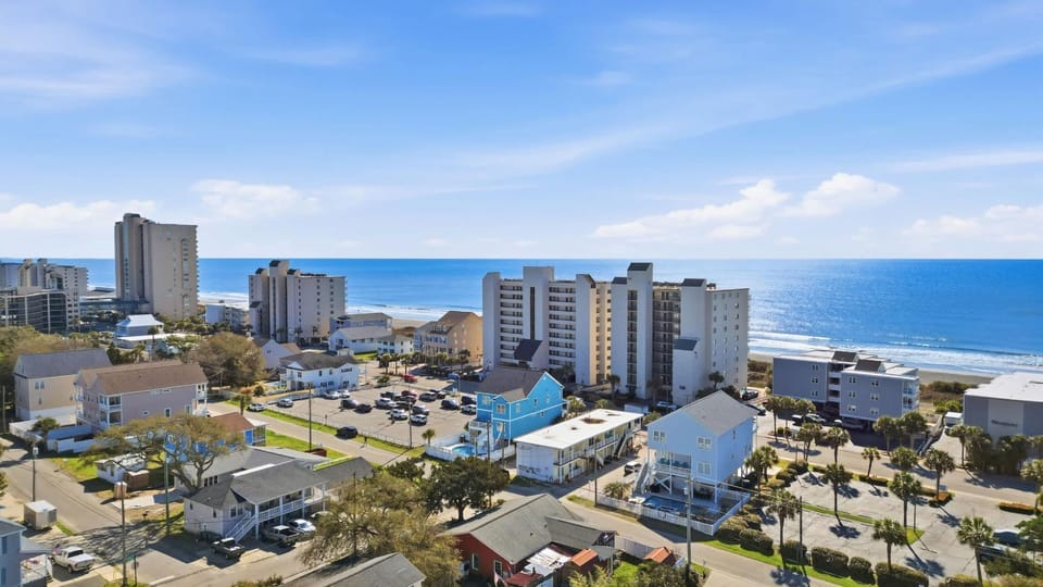 Sunny Beach Bungalow Pet Friendly Near Beach House in North Myrtle Beach
