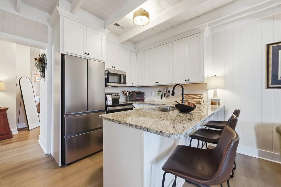 Sunny Beach Bungalow Pet Friendly Near Beach House in North Myrtle Beach