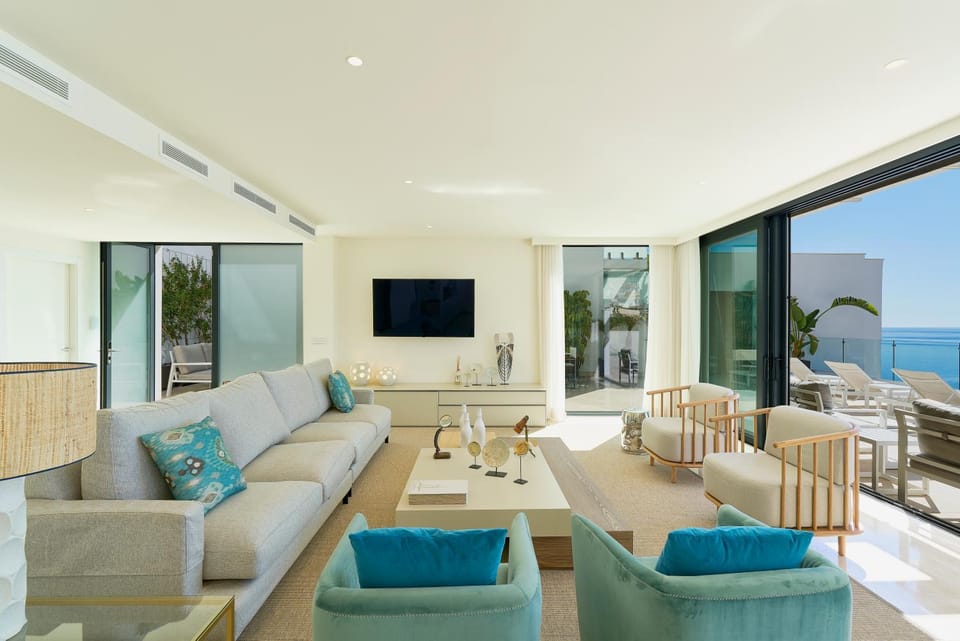 Communal lounge/ TV room, Living room, Seating area, Evening entertainment, Sea view