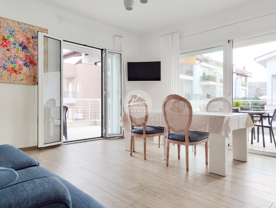 TV and multimedia, Living room, Dining area