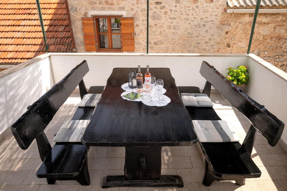Day, BBQ facilities, Balcony/Terrace, Food and drinks, Seating area, Dining area, Drinks