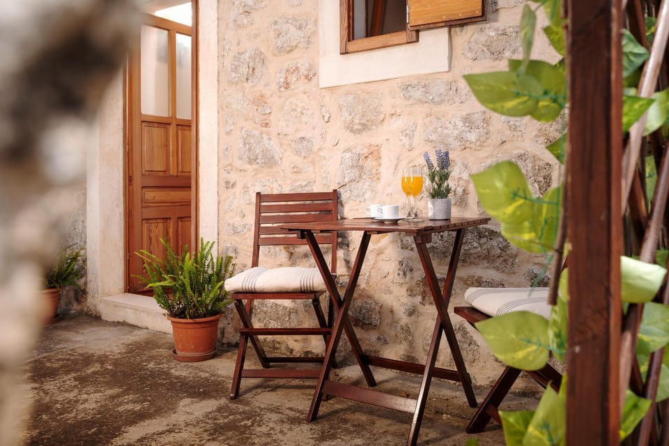 Patio, Facade/entrance, Spring, Summer, Seating area, Breakfast