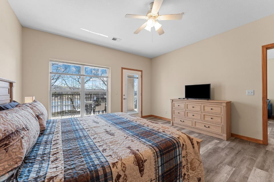 Condo #323 House in Sunset Cove Township