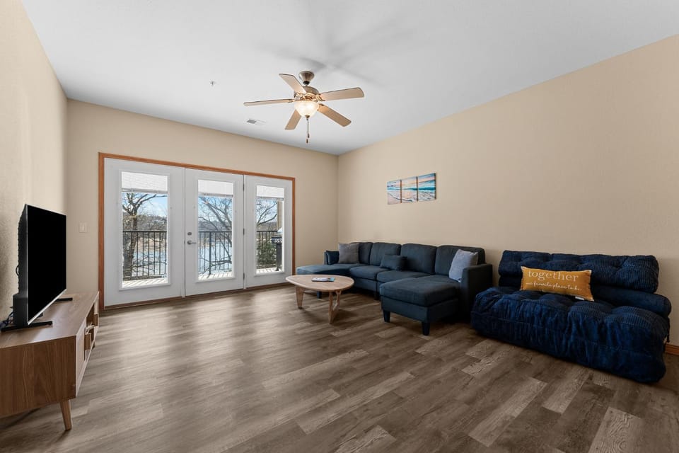 Condo #323 House in Sunset Cove Township