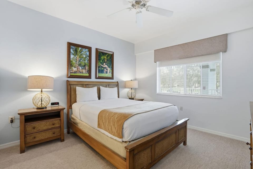 #222 Beautiful Lake View -Second Floor - Sleeps 4 House in Lely Resort