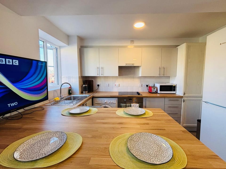 Kitchen or kitchenette, Dining area, oven, stove, toaster