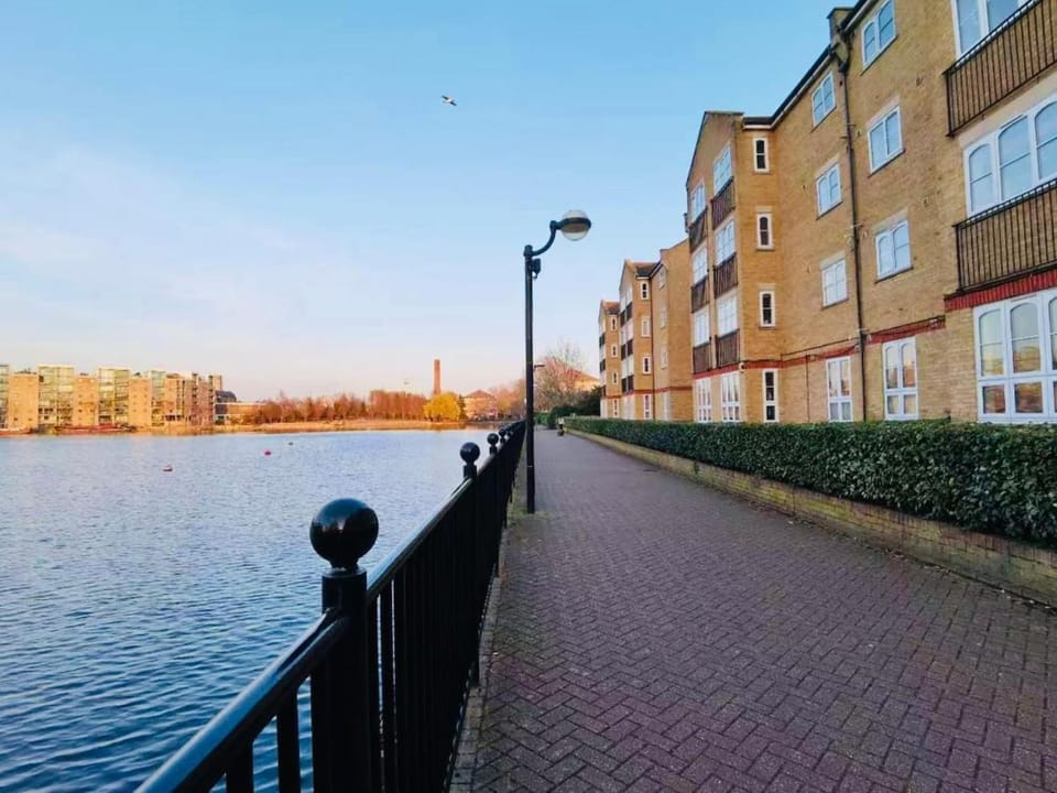 Property building, Neighbourhood, Natural landscape, City view, Lake view, River view, Street view