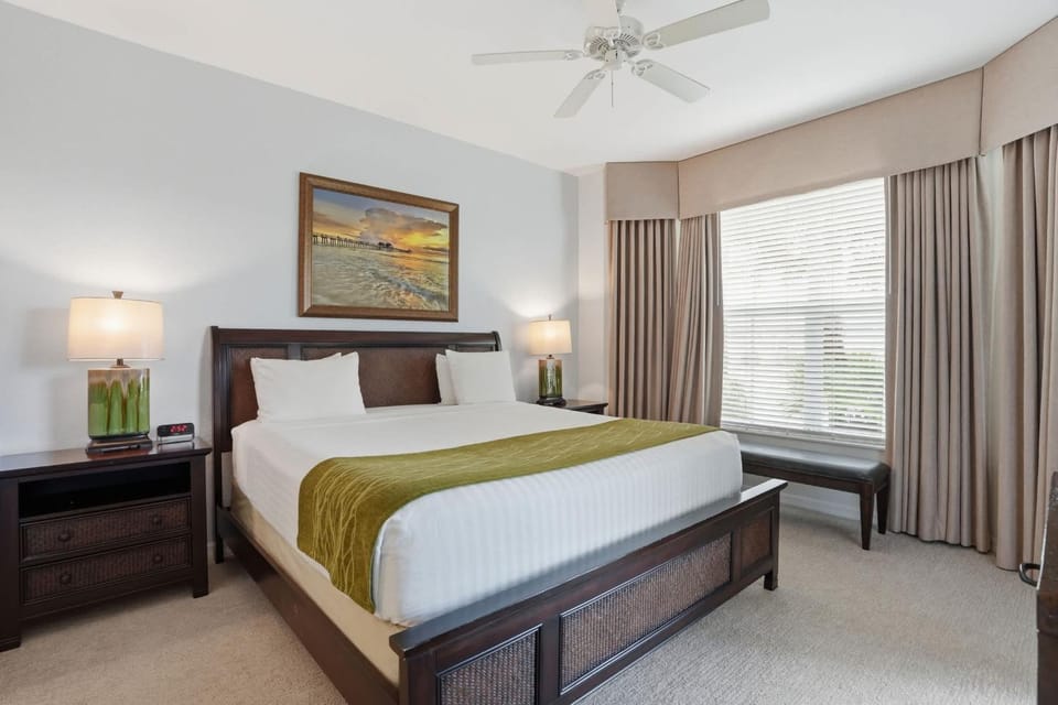 #211 - Lake and Fountain Views -Sleeps 6 House in Lely Resort