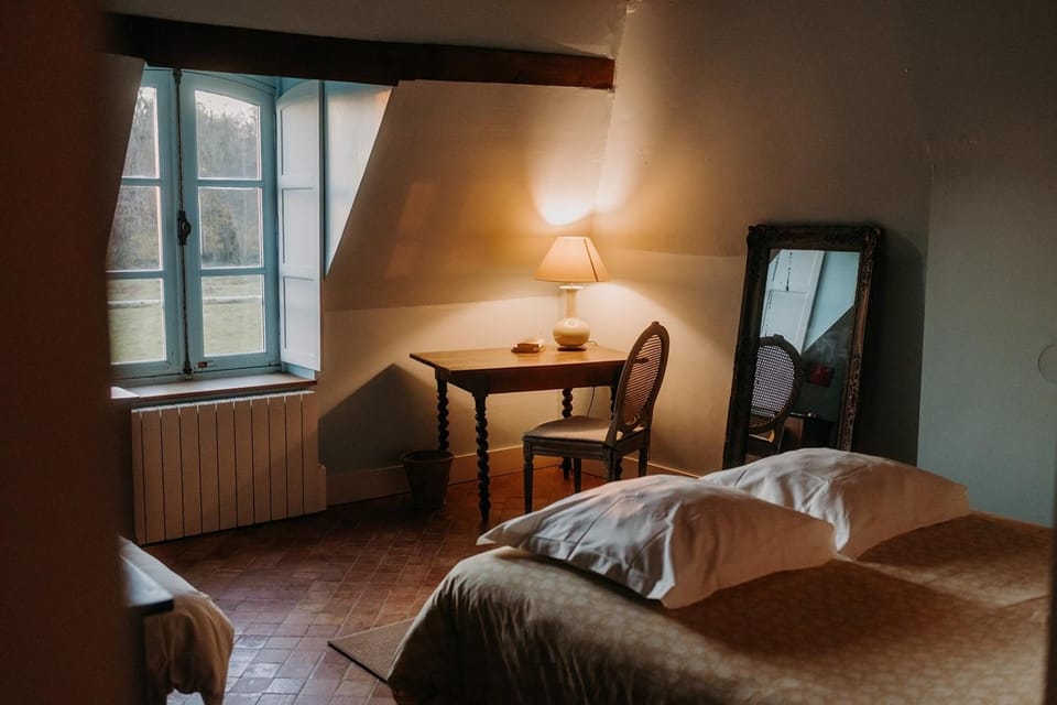 Property building, Living room, Bedroom