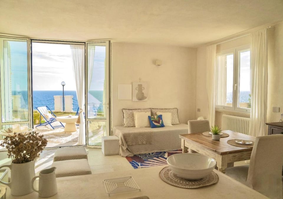 Living room, Dining area, Sea view