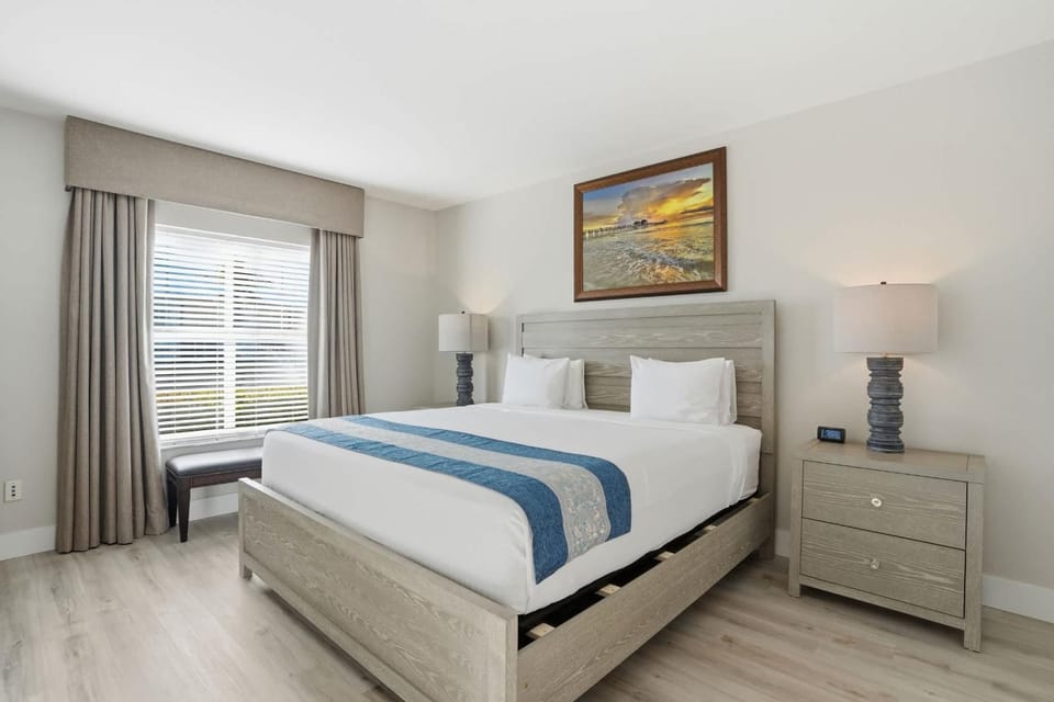 #113 - Unique Floor Plan - Lake and Fountain View House in Lely Resort