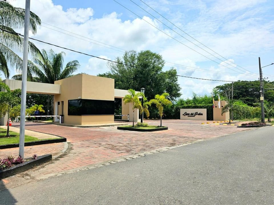 Facade/entrance, Off site