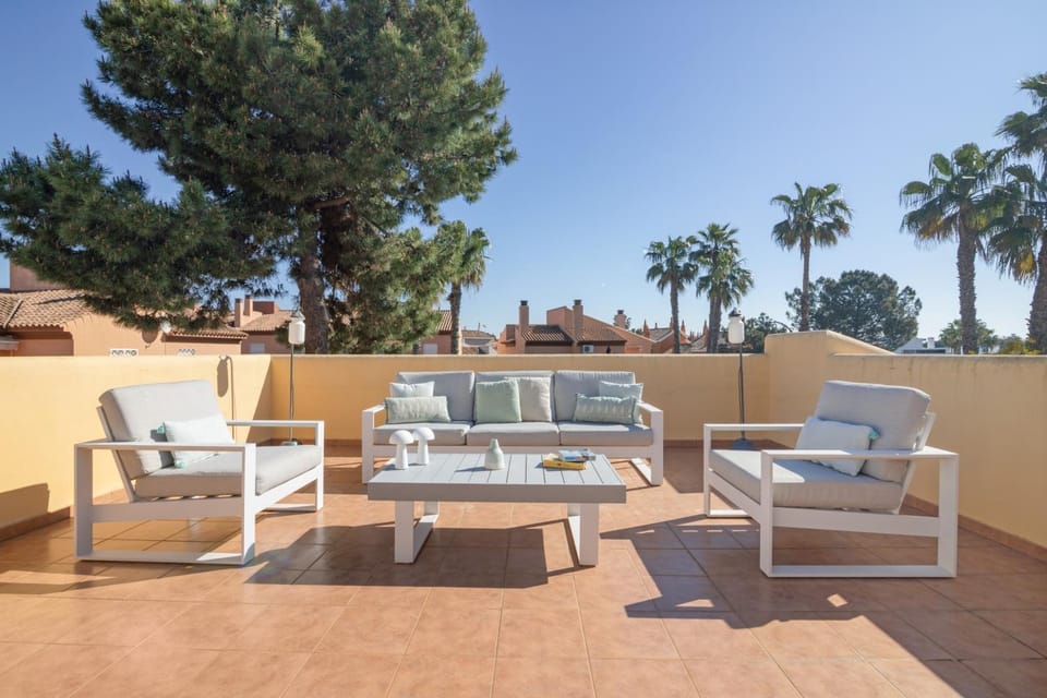 Property building, Balcony/Terrace, Living room