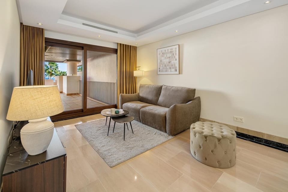 Living room, Guests