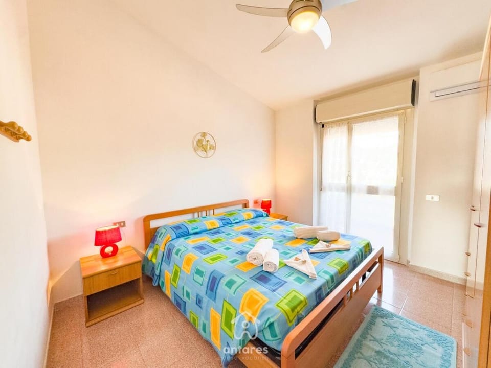 Bed, Photo of the whole room, Bedroom, air conditioner