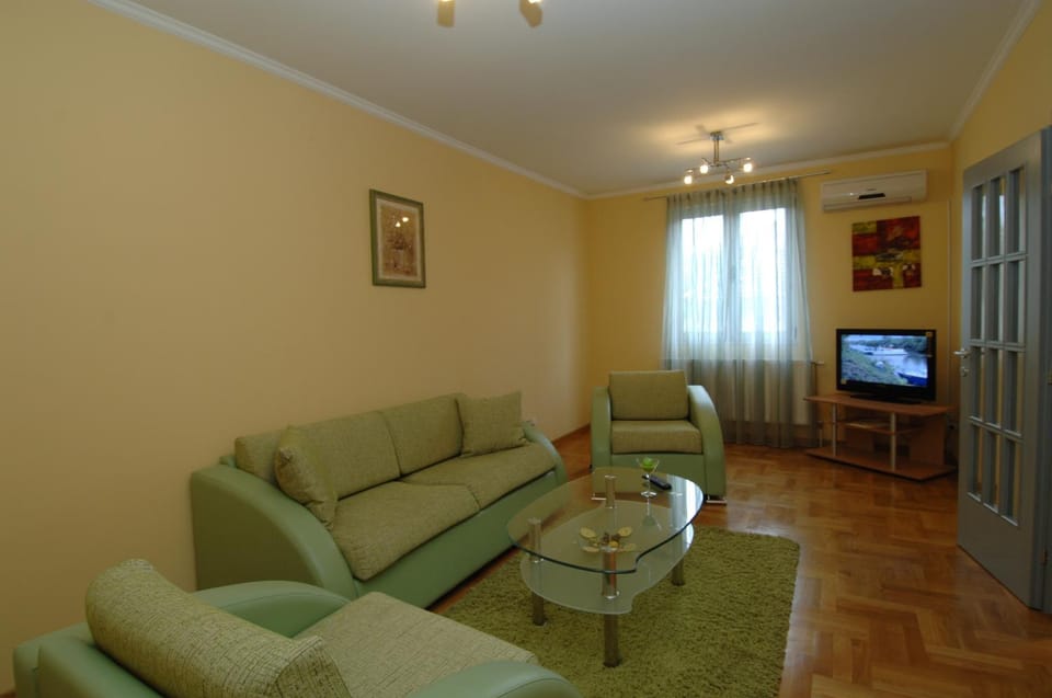Apartman sa jednom spavaćom sobom Apartment in Serbia