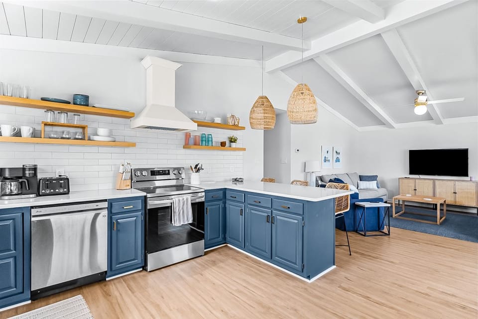 OAI42 Golden Oasis House in Oak Island