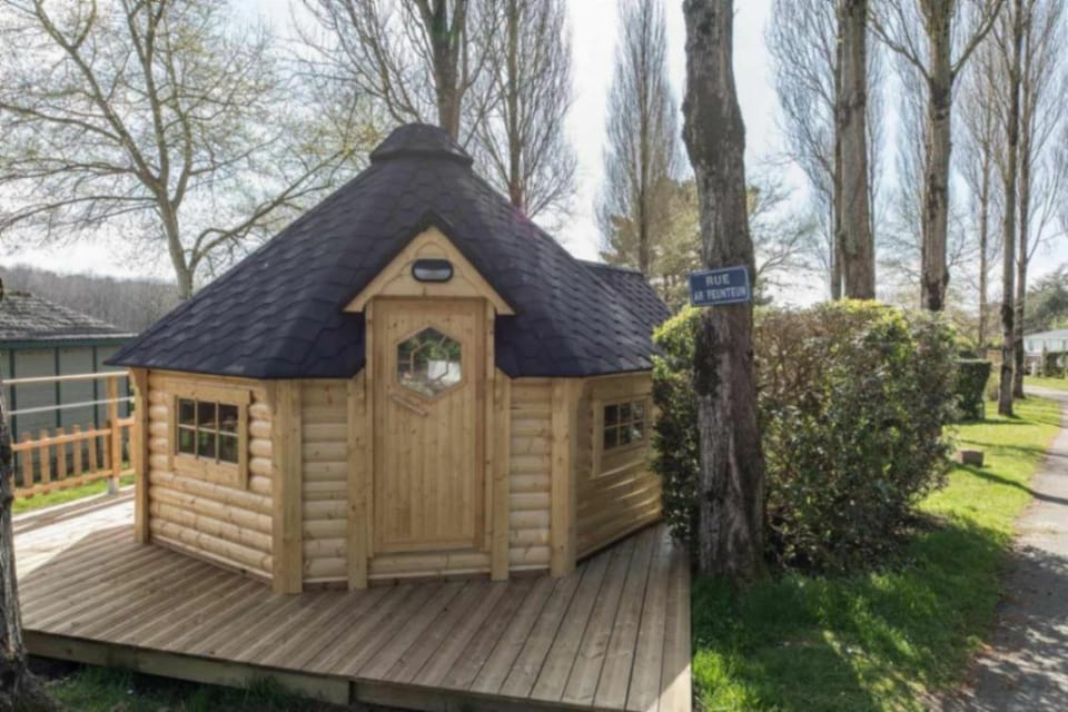 Camping Paradis les Capucines Campground/ 
RV Resort in Finistere