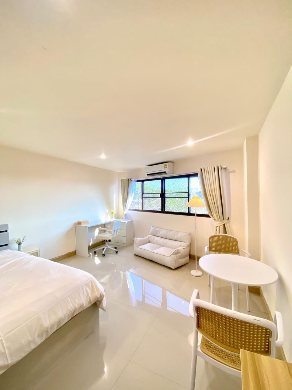 Cozy Condo City center Gym Thapae Gate Free WiFi Apartment in Chiang Mai