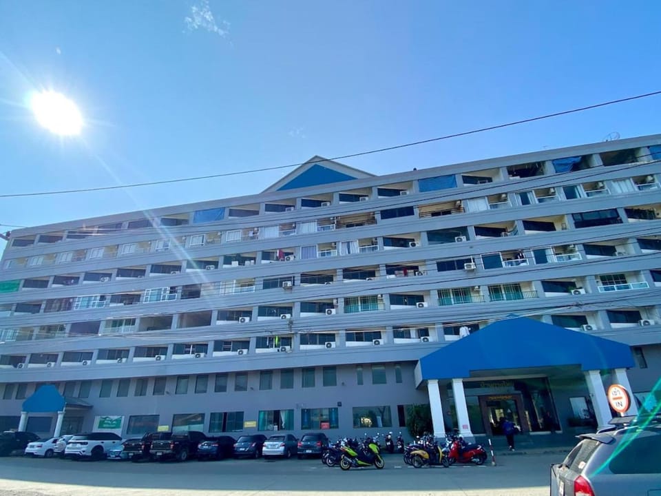 Cozy Condo City center Gym Thapae Gate Free WiFi Apartment in Chiang Mai