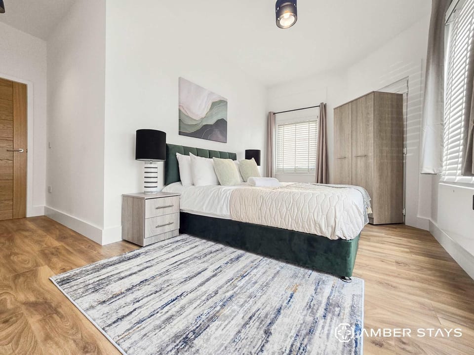 Spacious 2 Bed Home in Gloucester by Amber Stays - Perfect for Business & Contractors, FREE Parking Apartment in Gloucester