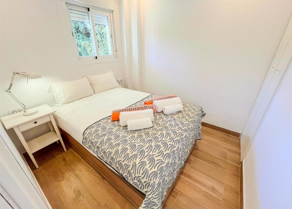 Photo of the whole room, Bedroom