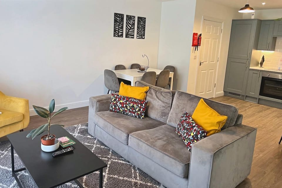 Kitchen or kitchenette, Living room, Seating area, Dining area