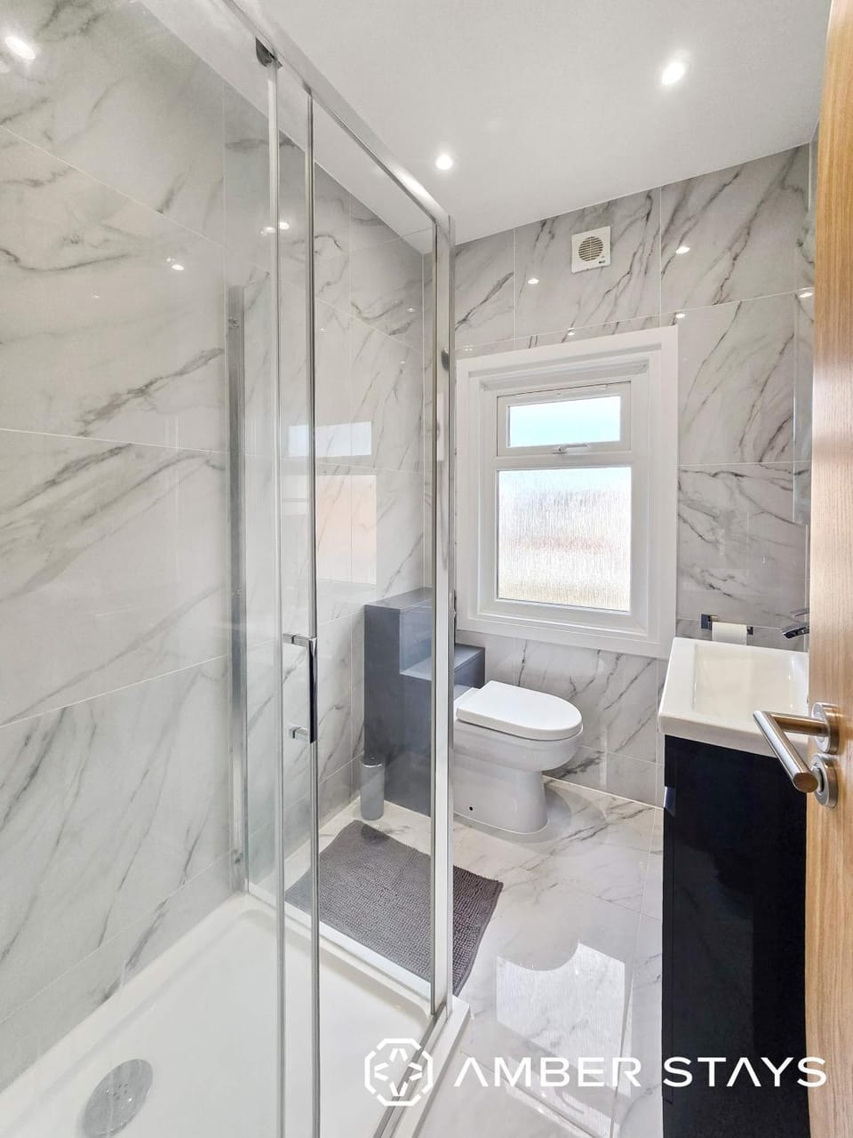 Spacious 2 Bed Apartment in Gloucester by Amber Stays - Perfect for Business & Contractors, Sleeps 4! Apartment in Gloucester