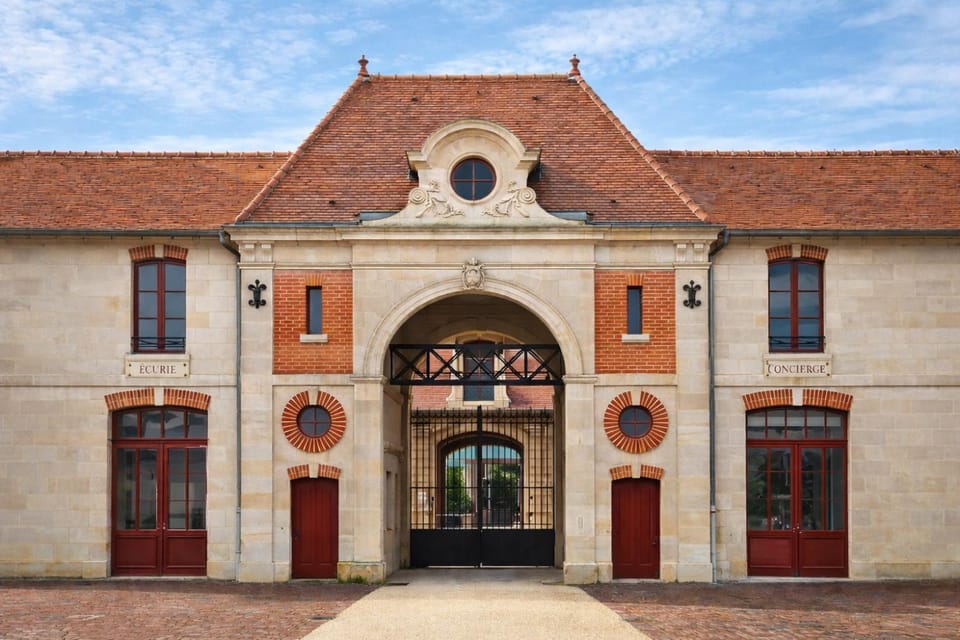 Property building, Facade/entrance, Landmark view