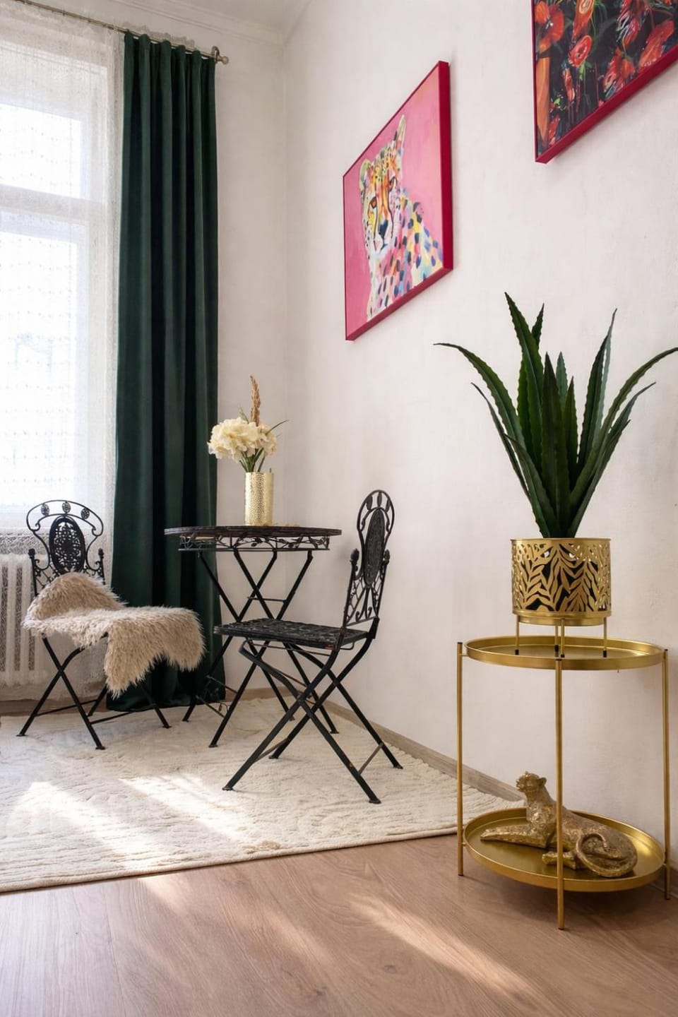 Seating area, Dining area