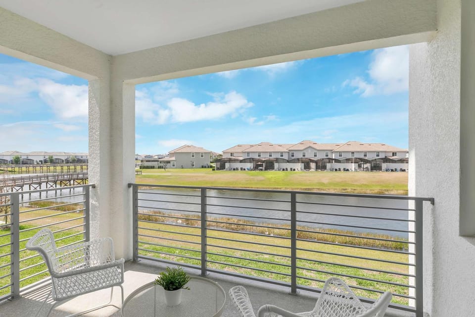 Modern 2BR Condo with Lazy River Near Disney House in Kissimmee