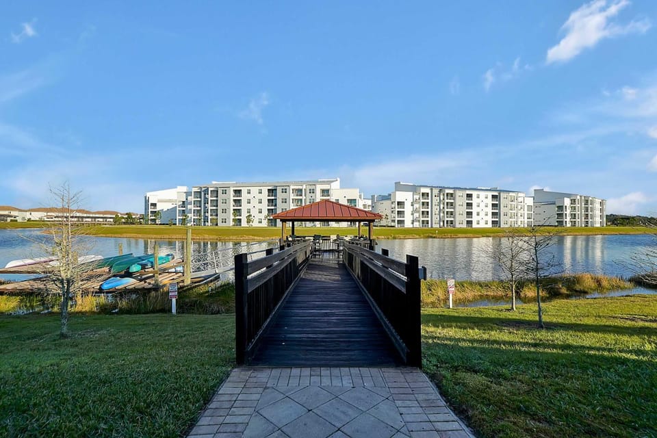 Modern 2BR Condo with Lazy River Near Disney House in Kissimmee