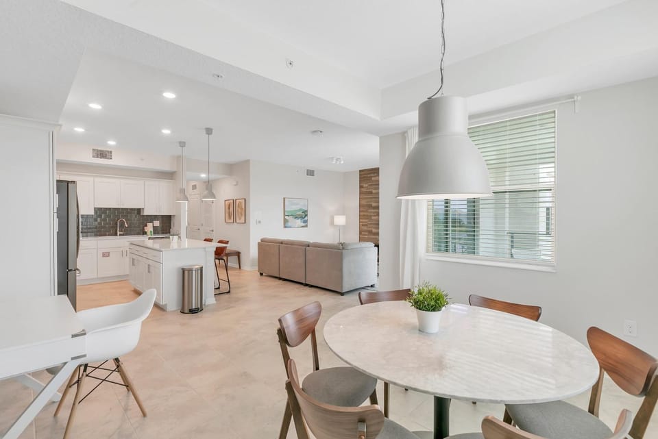 Modern 2BR Condo with Lazy River Near Disney House in Kissimmee