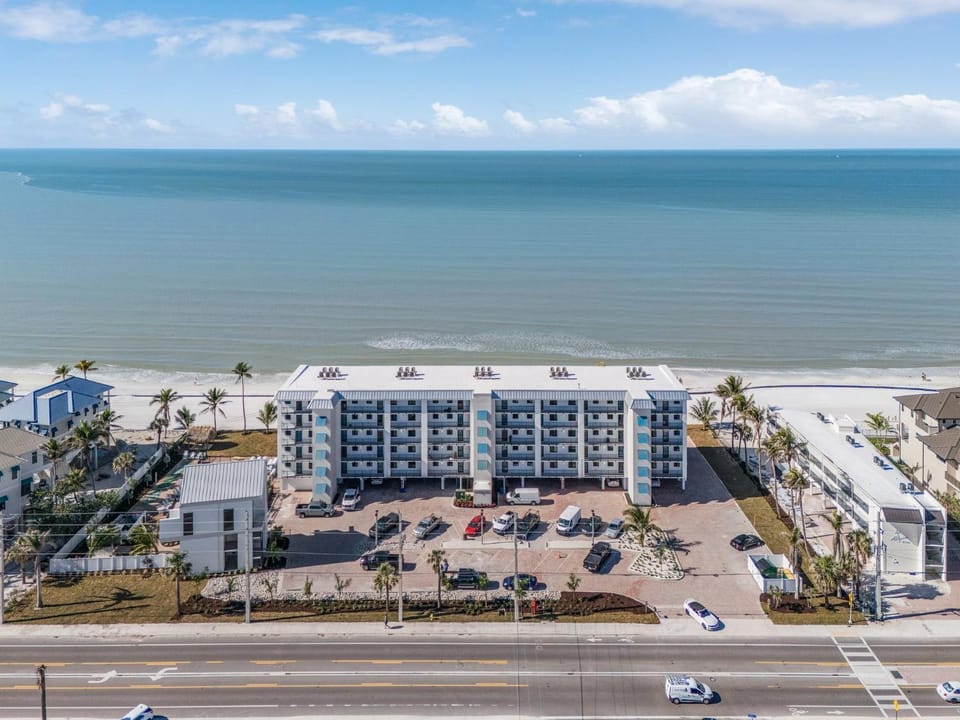 Property building, Day, Bird's eye view, Beach, Sea view, Parking