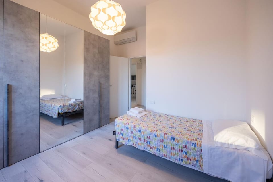 Bed, Photo of the whole room, Bedroom, wardrobe