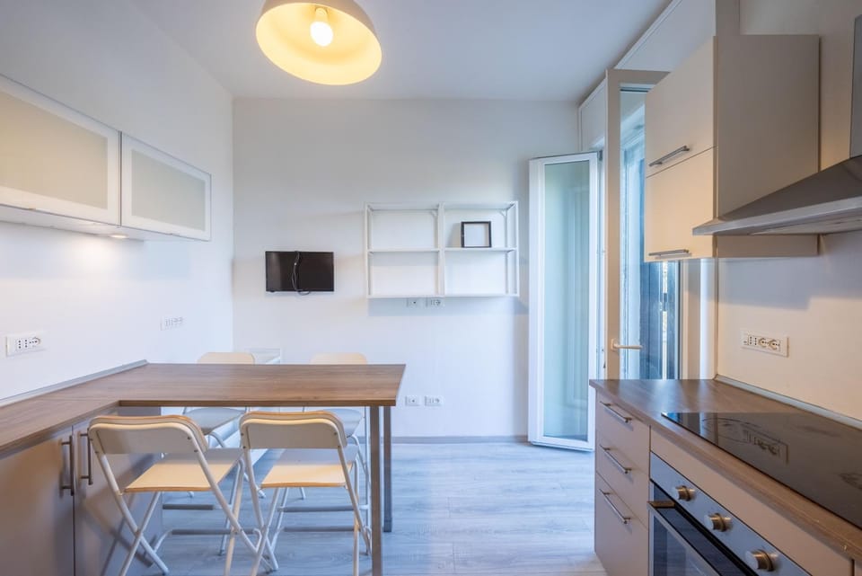 TV and multimedia, Kitchen or kitchenette, Dining area, oven, stove