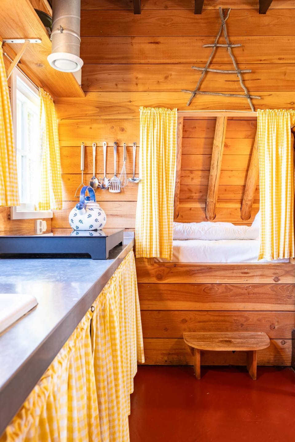 Kitchen or kitchenette, Bedroom