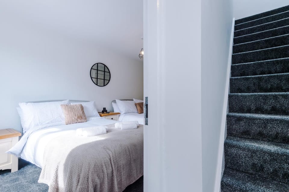 Bed, Photo of the whole room, Bedroom