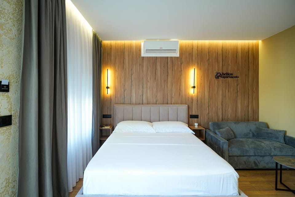 Bed, Living room, Photo of the whole room, Seating area, Bedroom, air conditioner