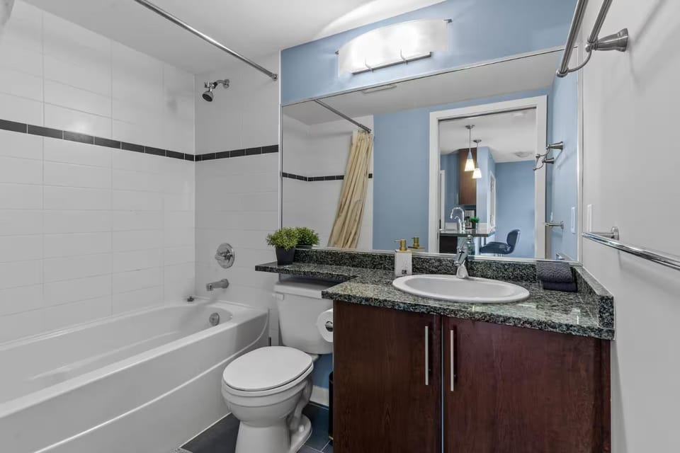 Shower, Toilet, Bath, towels