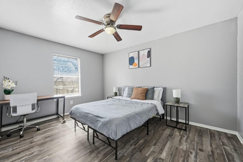 Charming 2-bedroom 1-bath with modern style appeal Apartment in Denton