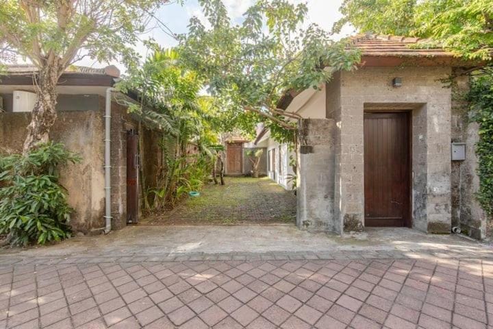 Luxury 4BR Seminyak Villa w Pool & 5 mins to Beach Villa in Kuta