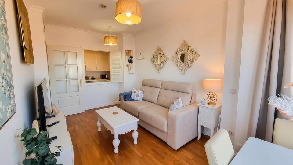 Kitchen or kitchenette, Living room, Seating area, towels