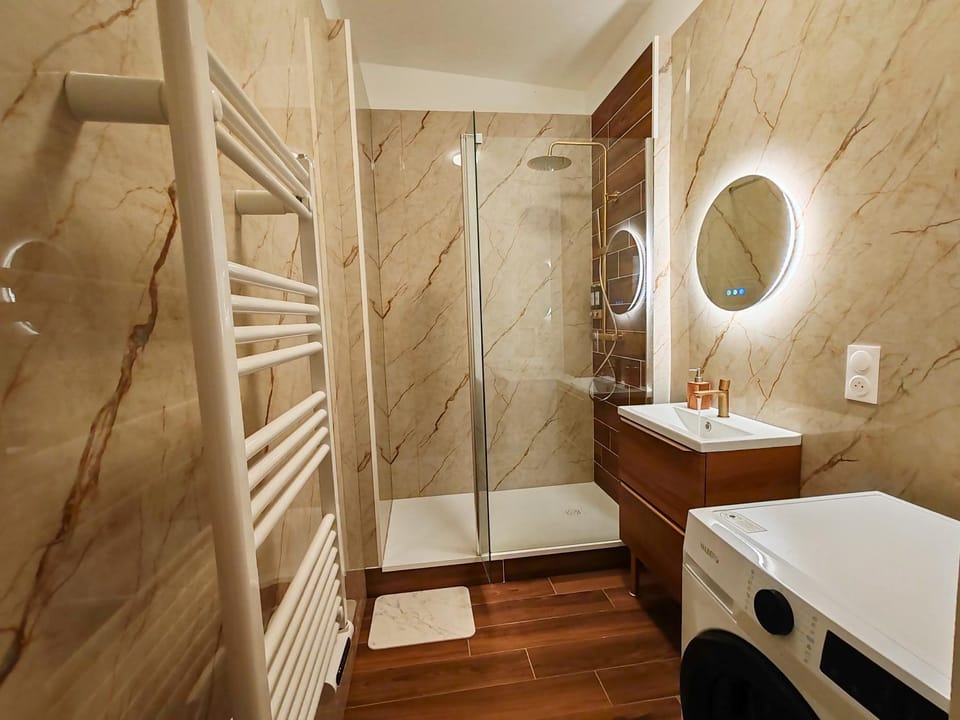 Shower, Bathroom