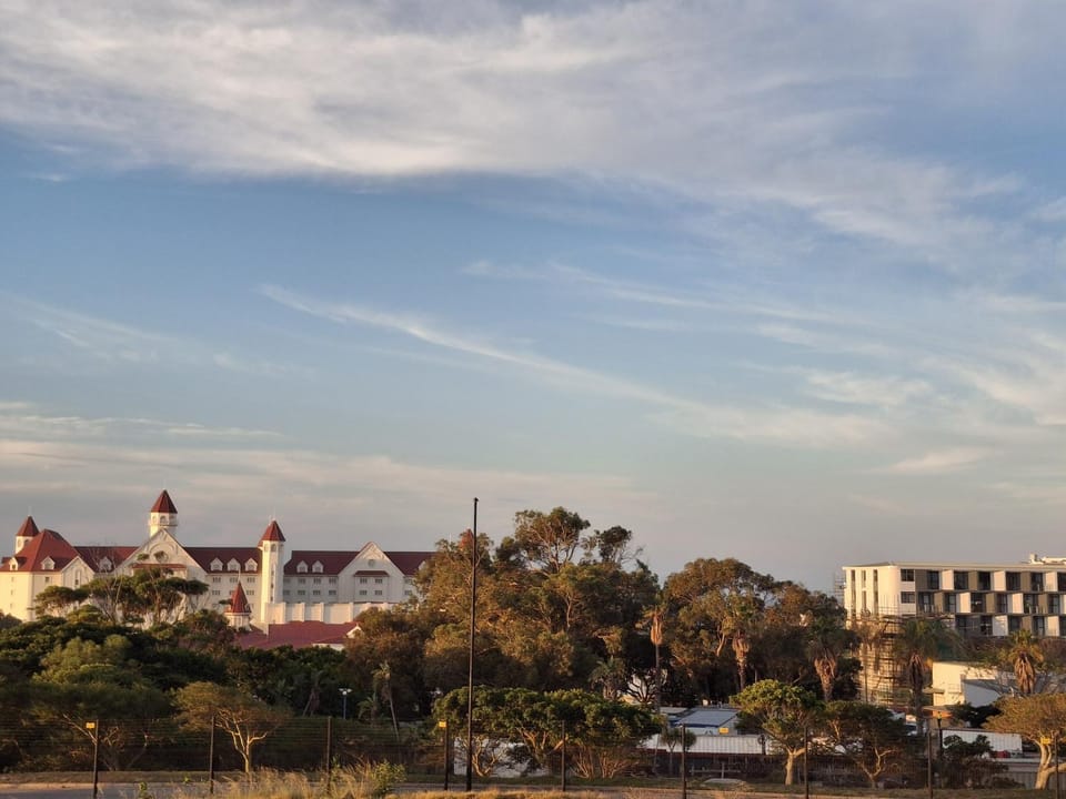 Palm Tree La Mare Apartment in Port Elizabeth