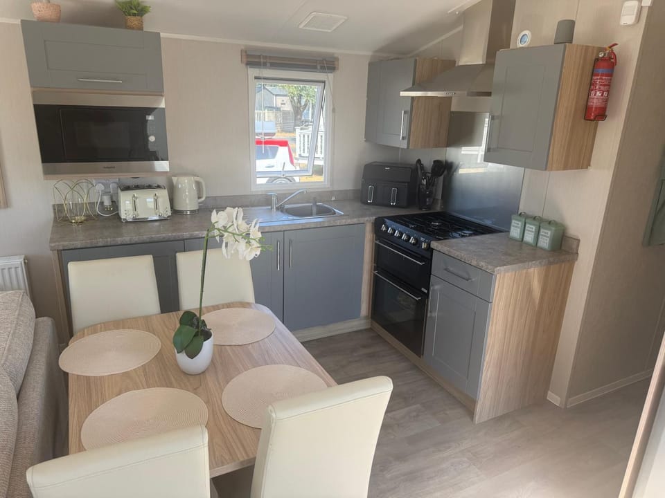 The sunny Kingsley holiday home Campground/ 
RV Resort in Porthcawl
