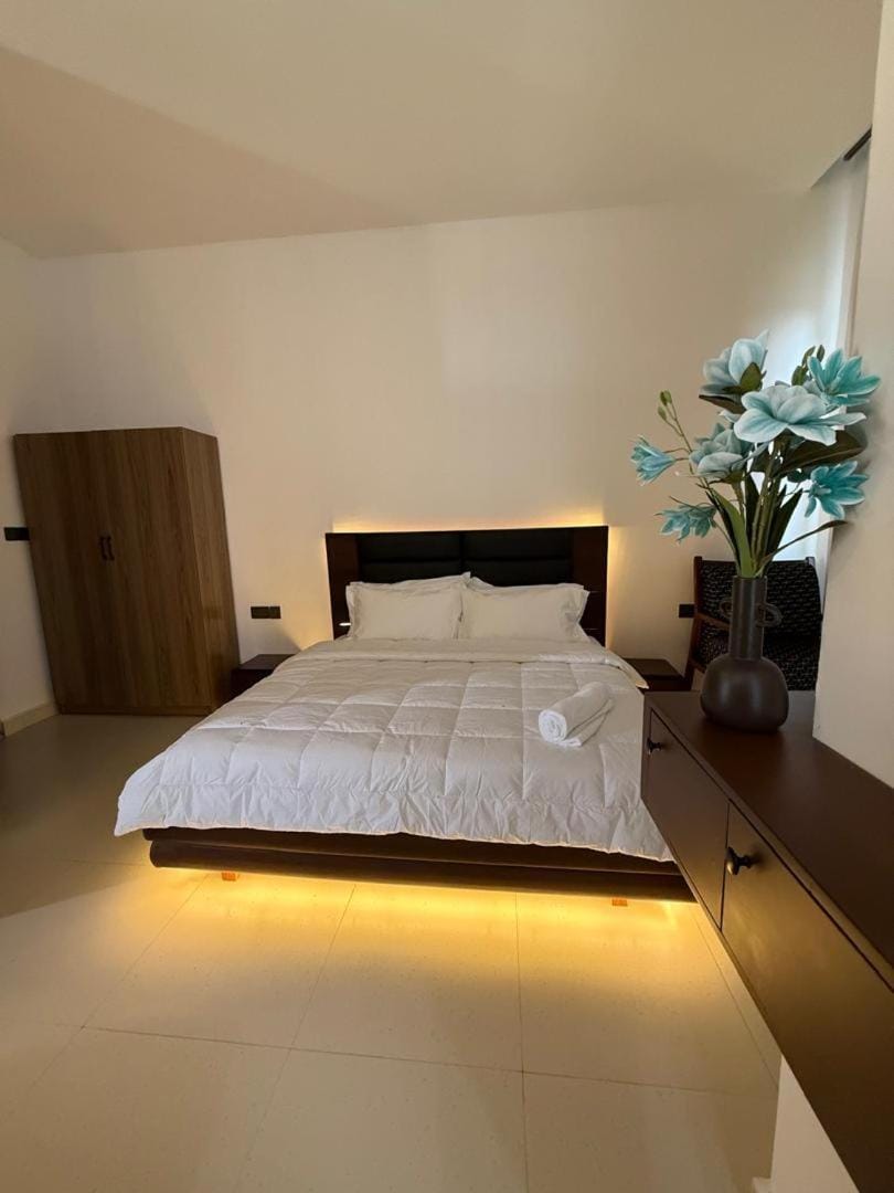 Blackwood house by Micnic Homes Free Sauna swims Apartment in City of Dar es Salaam